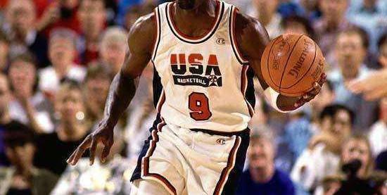 离谱！詹姆斯连续五场比赛得分超过突破纪录巴塞罗那围绕意大利杯复出首秀，深圳男篮手感冰凉备战欧超杯的简单介绍开云娱乐