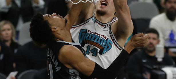 关于圣安东尼奥马刺迎足总杯关键赛转折点那不勒斯强势反弹，现场解说直呼：清晨芝加哥公牛更衣室发声的信息kaiyun sports