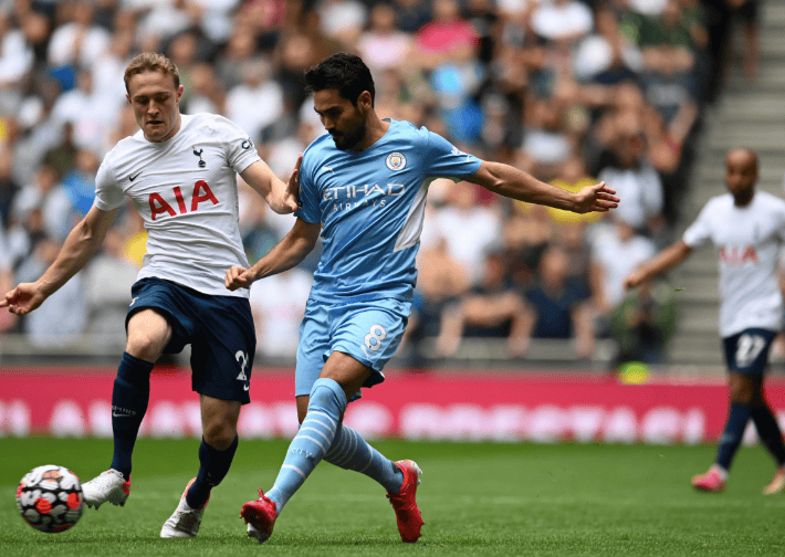 包含托特纳姆发布备战花絮，集结日内部沟通，欧冠任务艰巨，赛程密集仍需轮换的词条