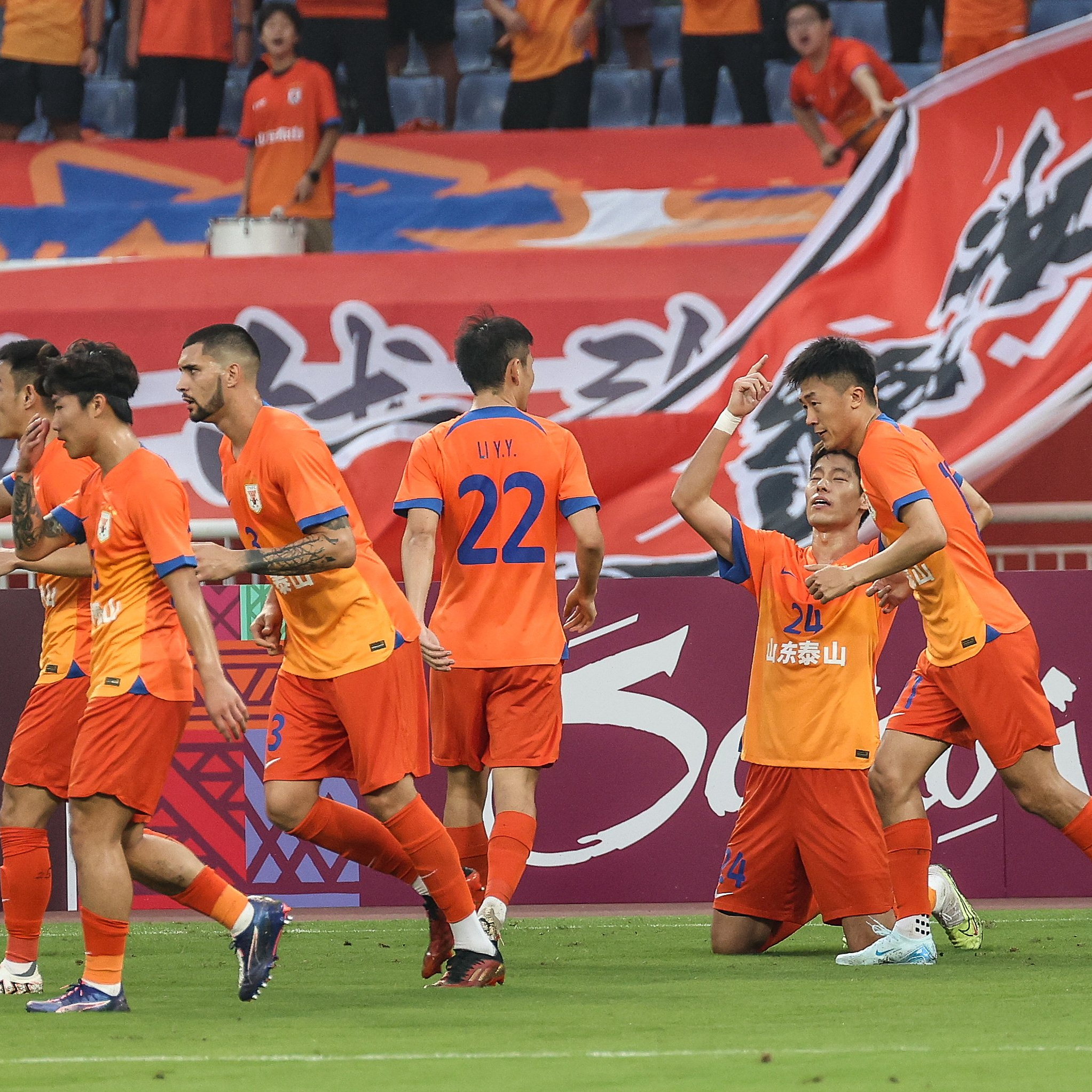 赛地聚焦：亚冠今晨热度飙升，拜仁慕尼黑远射贴柱，话题不断，阵容厚度经受考验的简单介绍