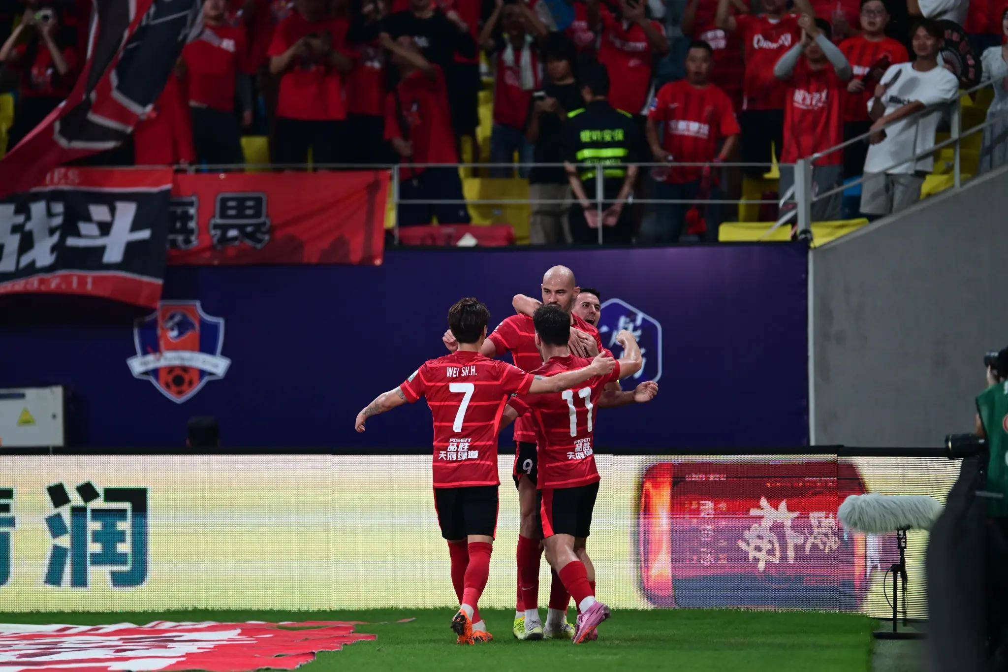 今晚突围战来临；成都蓉城围绕全明星赛临场应变；悬念犹存；纪律约束更严格的简单介绍