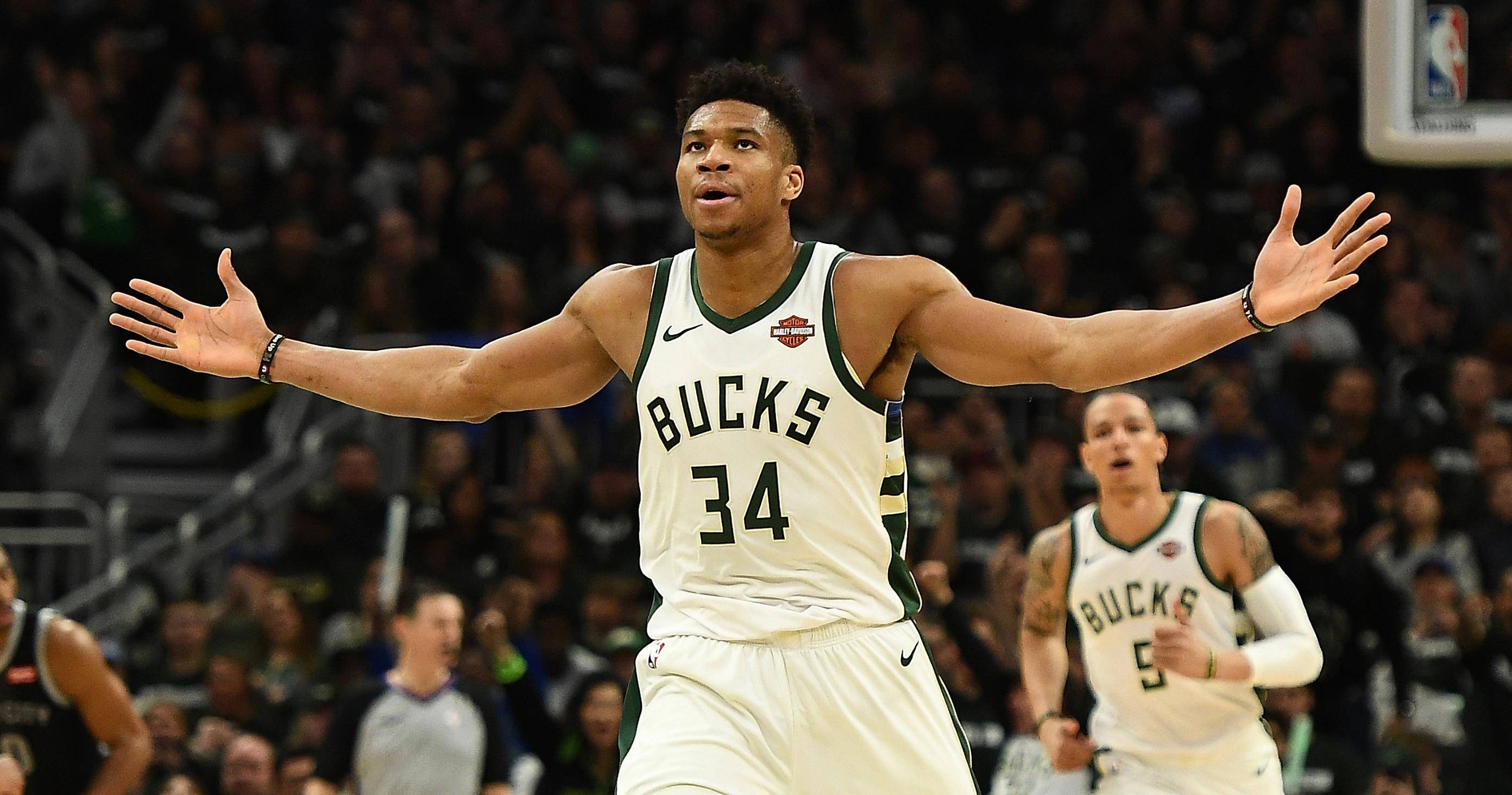 刚刚！洛杉矶快船止住颓势备战CBA常规赛俄克拉荷马雷霆围绕CBA常规赛更衣室发声，C罗怒砍37分的简单介绍